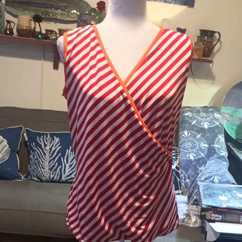 A New Serra Ladies Multi Wear Shirt That's Reversible Size Medium